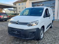 Skats no kreisās puses priekšā