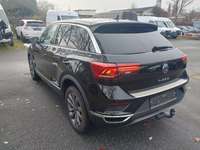 Vaade tagant vasakult