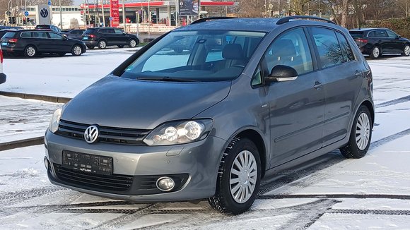 Skats no kreisās puses priekšā