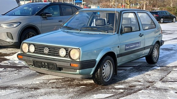 Skats no kreisās puses priekšā