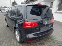 Vaade tagant vasakult