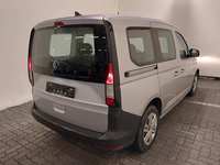 Pogled od pozadi desno