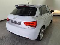 Pogled od pozadi desno