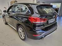 Skats no kreisās puses aizmugurē