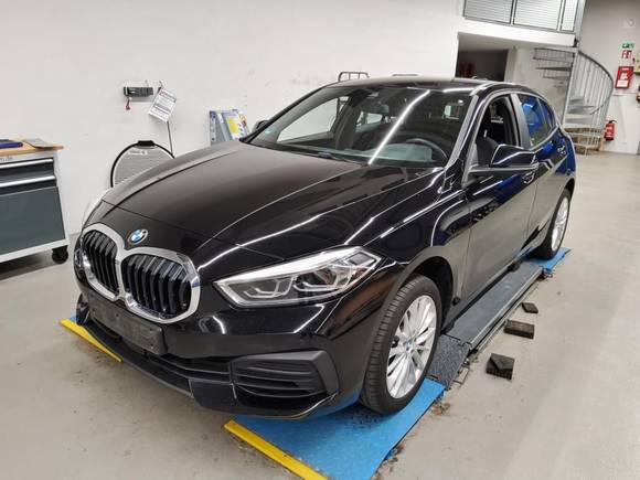 Skats no kreisās puses priekšā