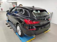 Skats no kreisās puses aizmugurē