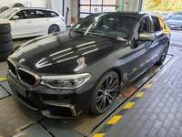 Skats no kreisās puses priekšā