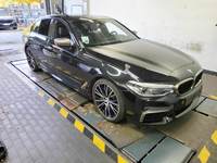 Skats no labās puses priekšā