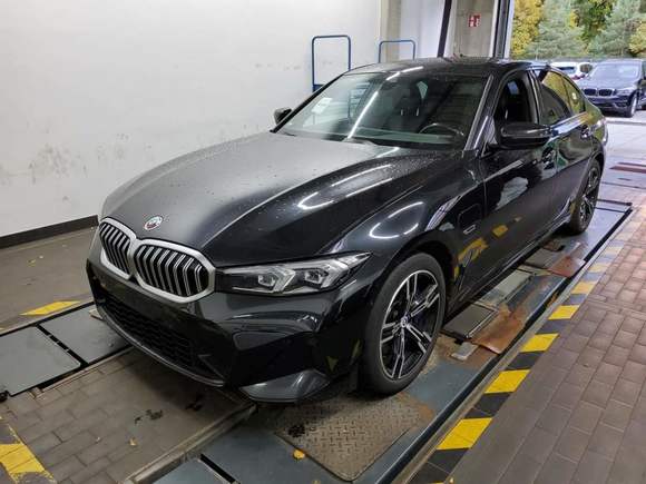 Skats no kreisās puses priekšā