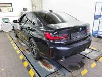 Skats no kreisās puses aizmugurē