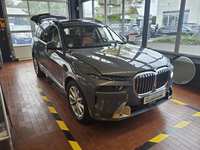 Skats no labās puses priekšā