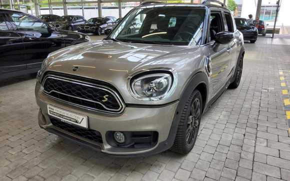 Skats no kreisās puses priekšā