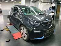 Skats no labās puses priekšā