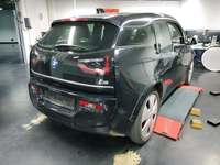 Skats no labās puses aizmugurē