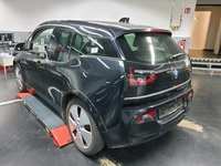 Skats no kreisās puses aizmugurē