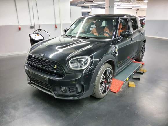 Skats no kreisās puses priekšā