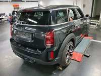 Skats no labās puses aizmugurē