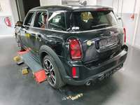 Skats no kreisās puses aizmugurē