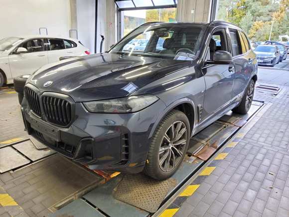 Skats no kreisās puses priekšā