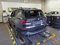 Vaade tagant vasakult