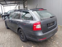 Vaade tagant vasakult