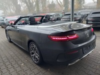 Vaade tagant vasakult