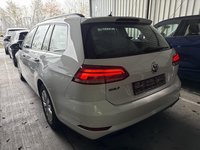 Vaade tagant vasakult