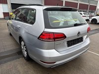 Vaade tagant vasakult