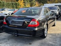 Skats no labās puses aizmugurē