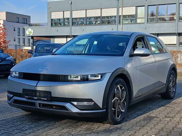 Skats no kreisās puses priekšā