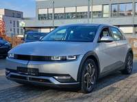 Skats no kreisās puses priekšā