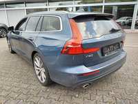 Skats no kreisās puses aizmugurē