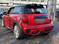 Skats no kreisās puses aizmugurē