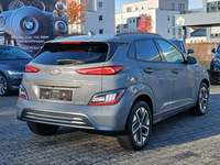 Skats no labās puses aizmugurē