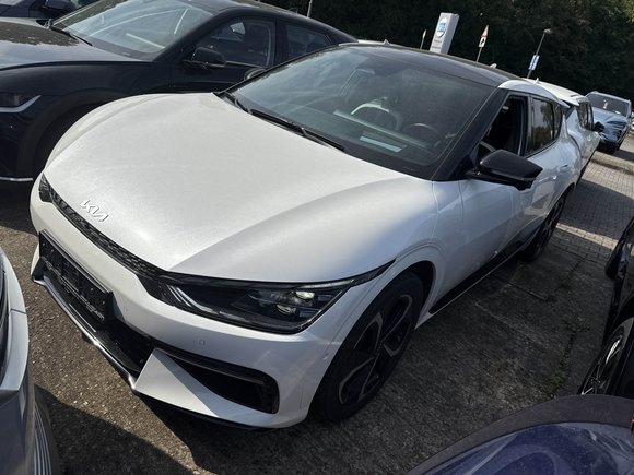 Skats no kreisās puses priekšā