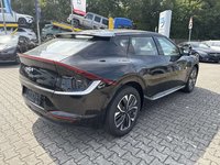 Skats no labās puses aizmugurē