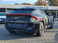 Skats no labās puses aizmugurē