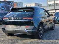 Skats no labās puses aizmugurē