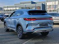 Skats no kreisās puses aizmugurē