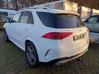 Vaade tagant vasakult