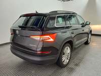 Skats no labās puses aizmugurē