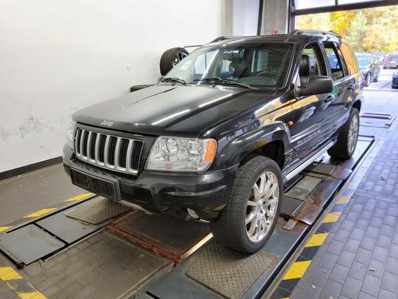 Skats no kreisās puses priekšā