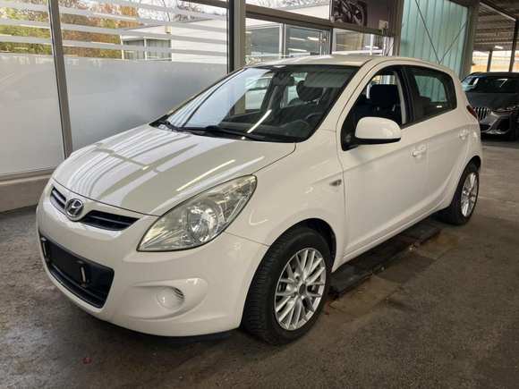 Skats no kreisās puses priekšā