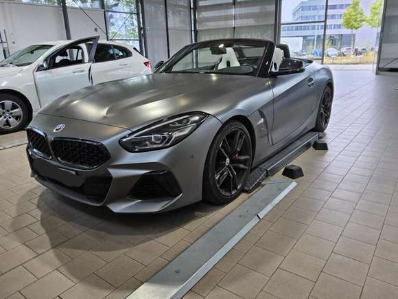 Skats no kreisās puses priekšā