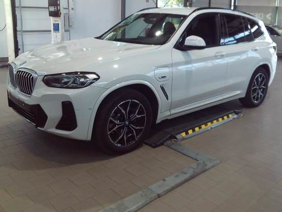 Skats no kreisās puses priekšā