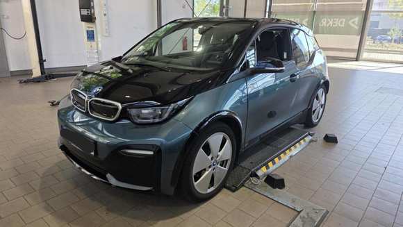 Skats no kreisās puses priekšā