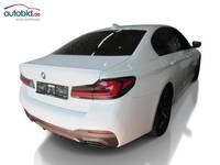 Skats no labās puses aizmugurē