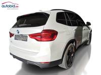 Skats no labās puses aizmugurē