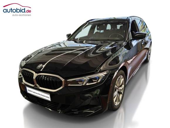 Skats no kreisās puses priekšā