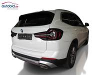 Skats no labās puses aizmugurē